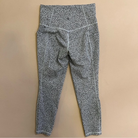 Athleta Salutation Stash Il Textured Tight 7/8 Micro Cheetah Leggings Pockets S - Picture 2 of 12